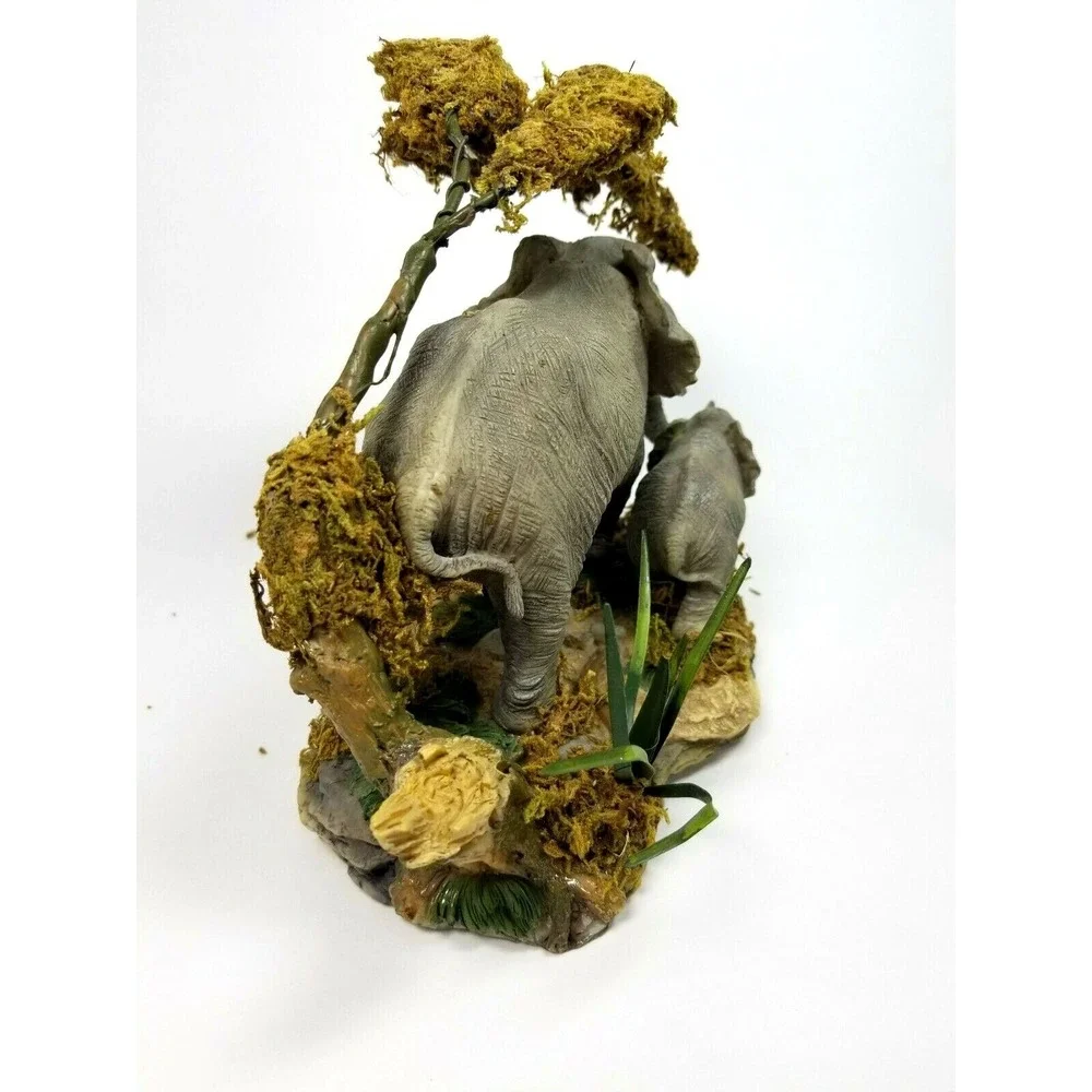 CLASSIC TREASURES  ELEPHANT SCULPTURE COLLECTION SERIES WITH BOX